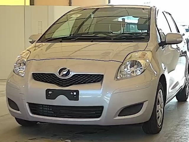 TOYOTA VITZ photo 2