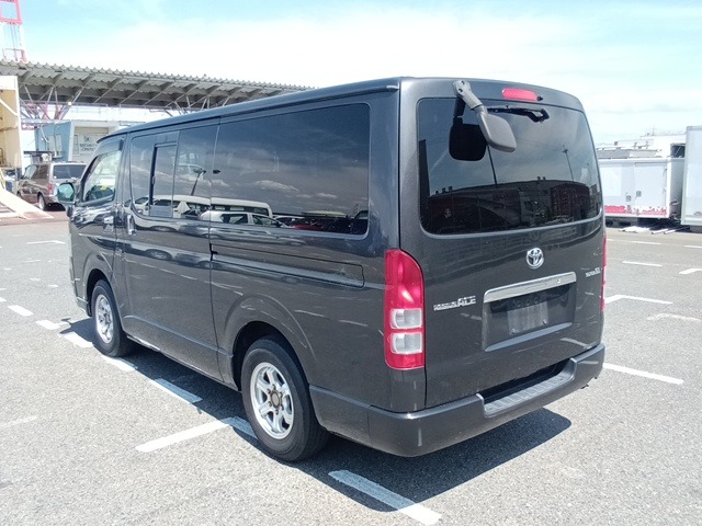 TOYOTA REGIUSACE VAN photo 3