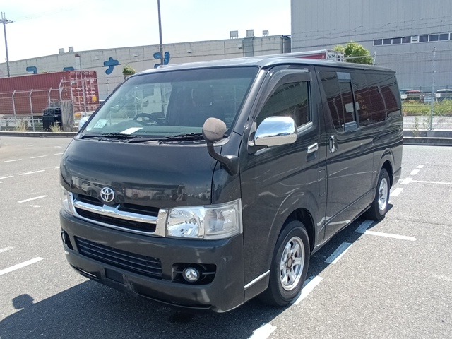 TOYOTA REGIUSACE VAN photo 2