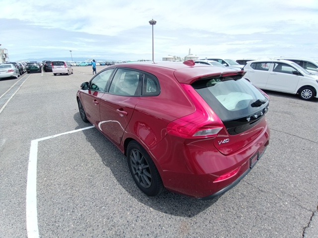 VOLVO V40 photo 3