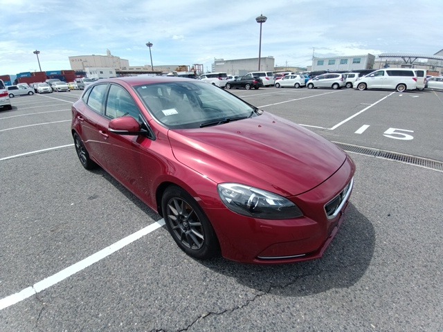 VOLVO V40 2014