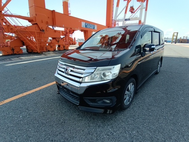 HONDA STEPWAGON SPADA photo 2