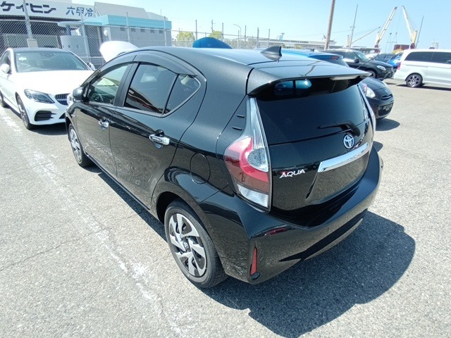 TOYOTA AQUA photo 3