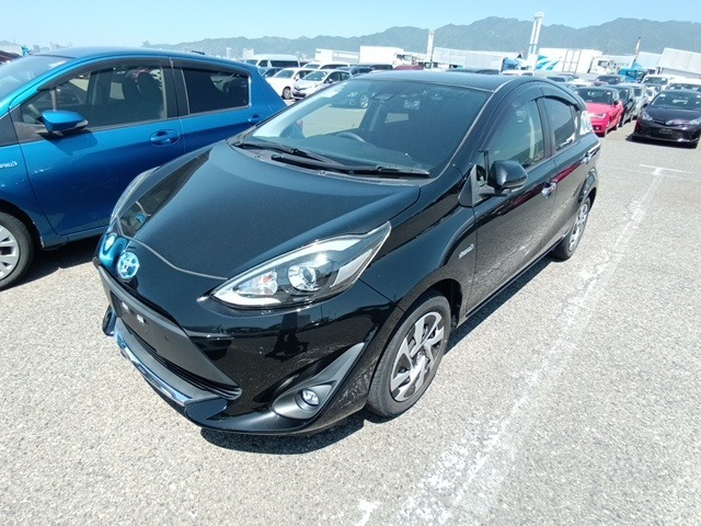 TOYOTA AQUA photo 2