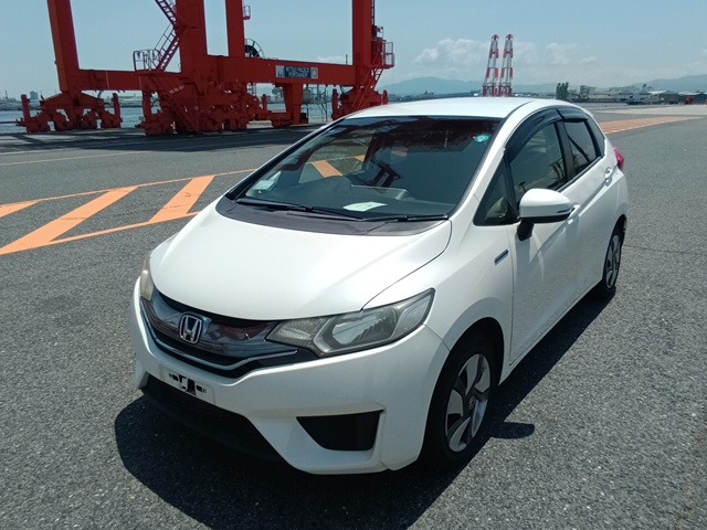 HONDA FIT HYBRID photo 2