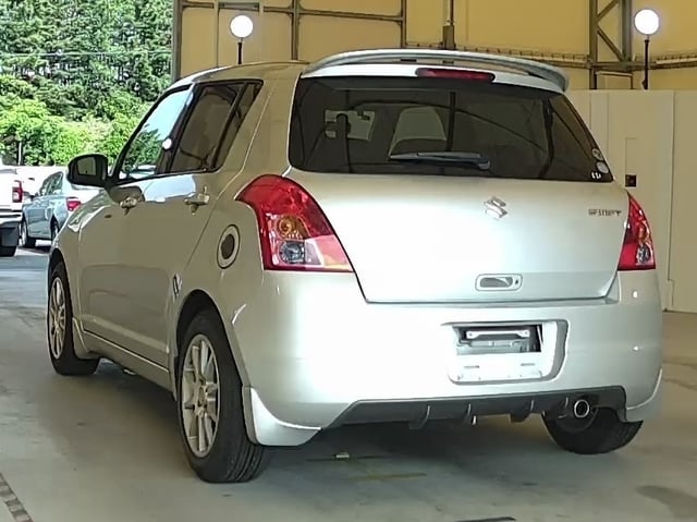 SUZUKI SWIFT photo 3