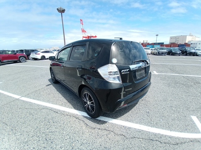 HONDA FIT HYBRID photo 3