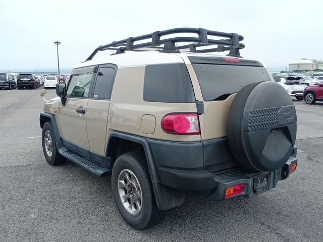 TOYOTA FJ CRUISER photo 3
