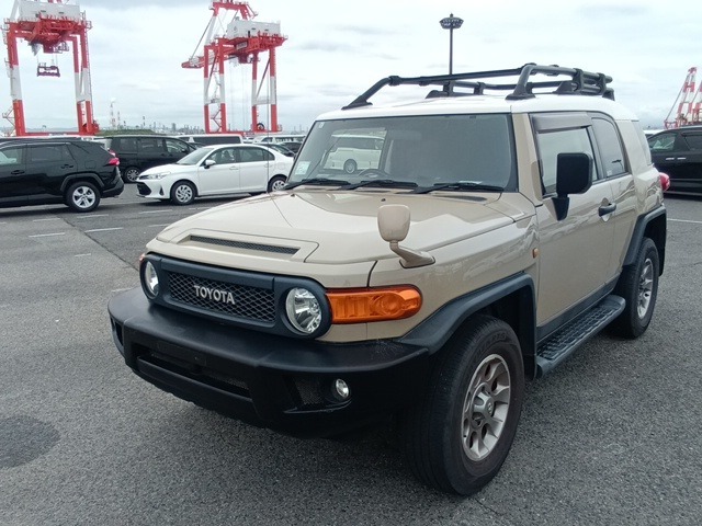 TOYOTA FJ CRUISER photo 2