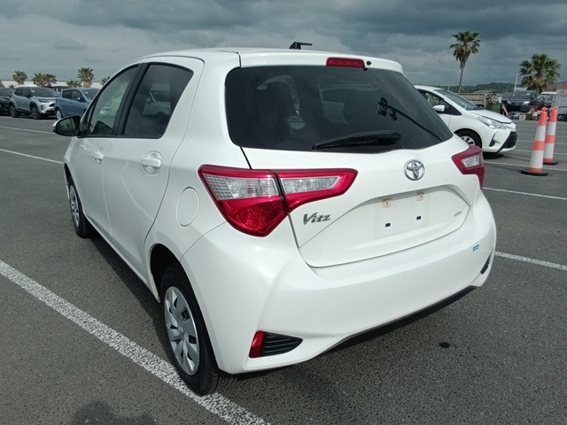 TOYOTA VITZ photo 3
