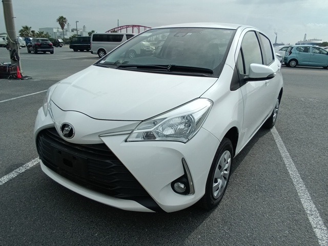 TOYOTA VITZ photo 2