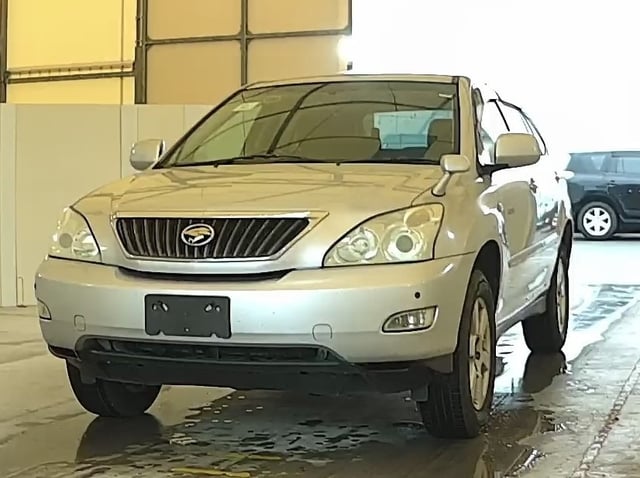 TOYOTA HARRIER photo 2
