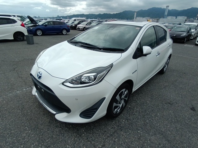 TOYOTA AQUA photo 2