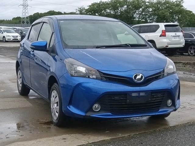TOYOTA VITZ 2015