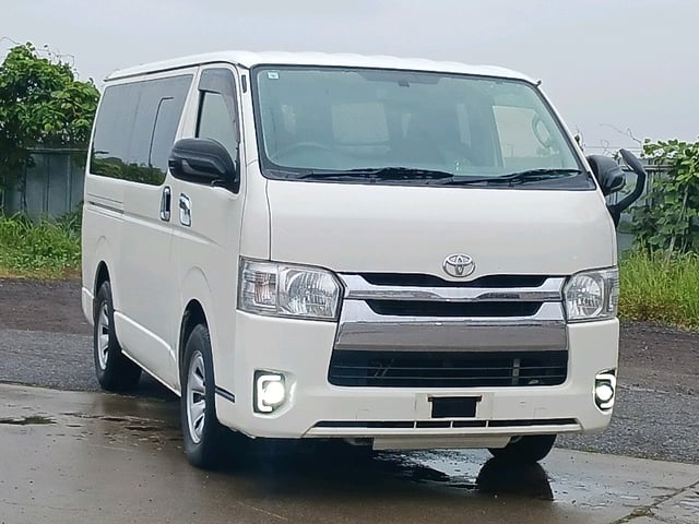 TOYOTA HIACE VAN 2014
