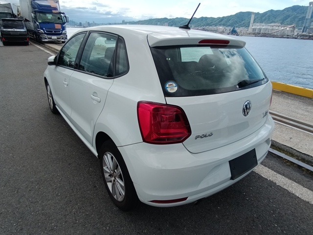 VOLKSWAGEN POLO photo 3