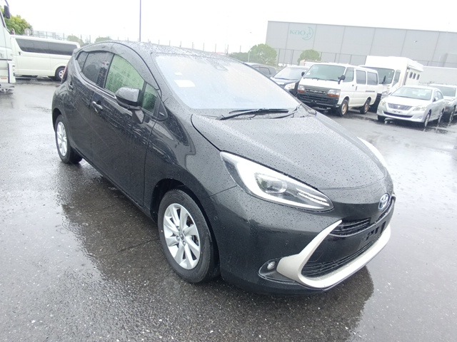 TOYOTA AQUA 2021