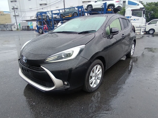 TOYOTA AQUA photo 2