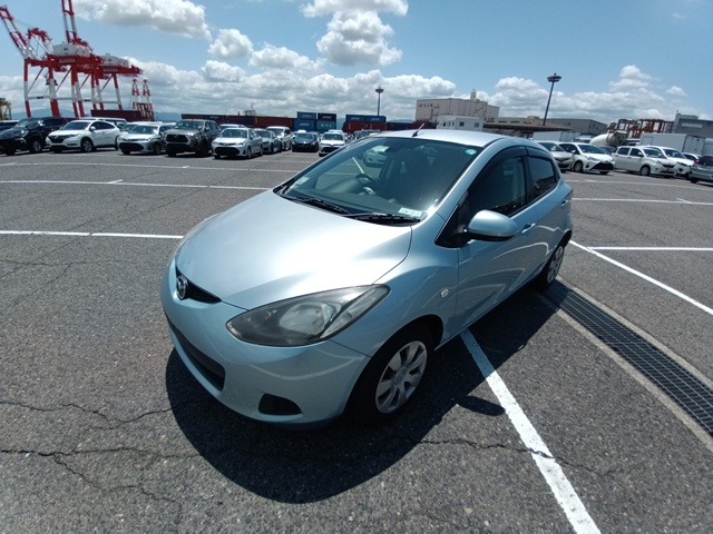 MAZDA DEMIO photo 2