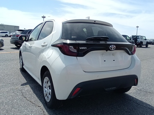 TOYOTA YARIS photo 3