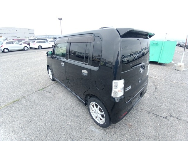 TOYOTA PIXIS SPACE photo 3