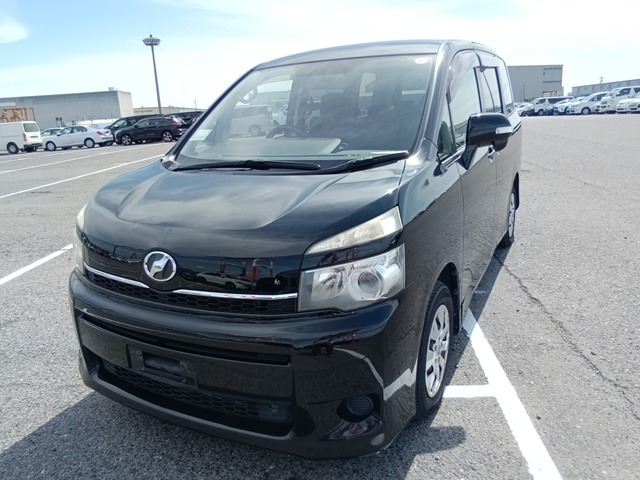 TOYOTA VOXY photo 2