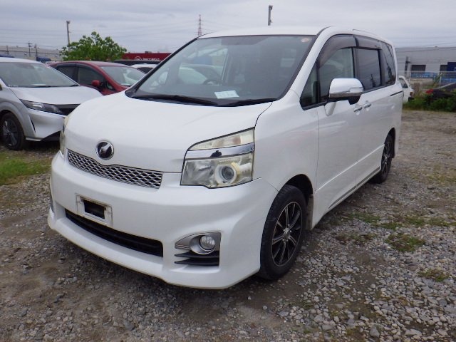 TOYOTA VOXY photo 2