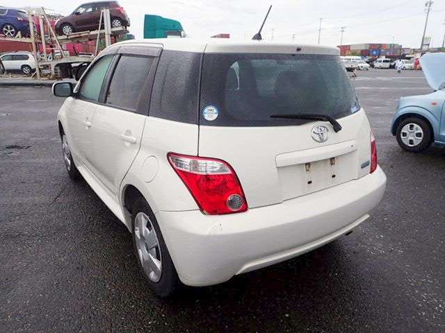TOYOTA IST photo 3