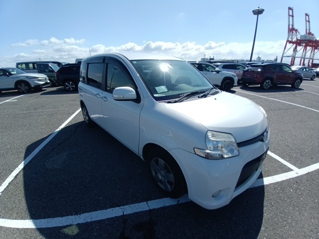TOYOTA SIENTA 2014