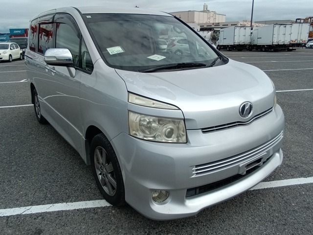 TOYOTA VOXY 2009