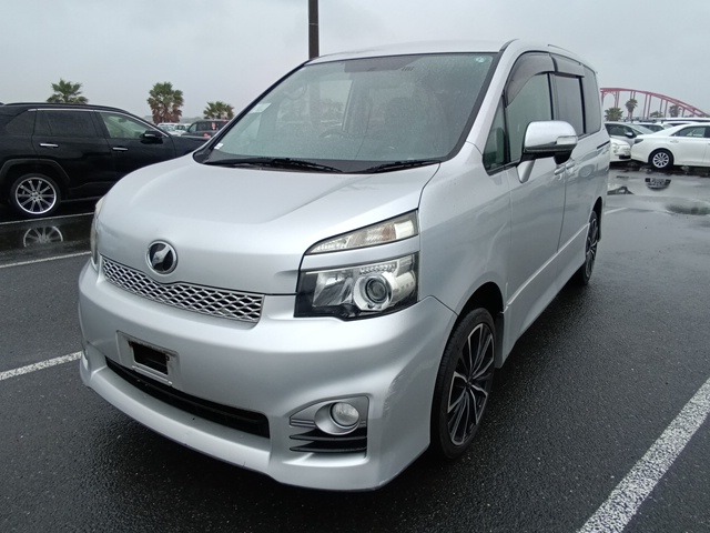 TOYOTA VOXY photo 2