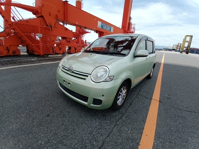 TOYOTA SIENTA photo 2