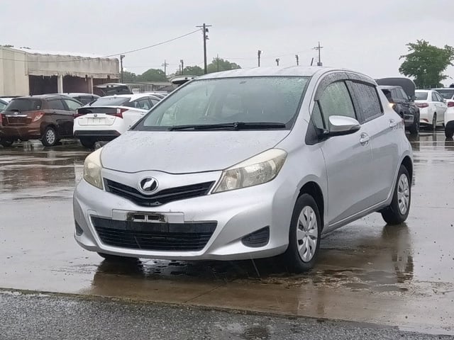 TOYOTA VITZ photo 3