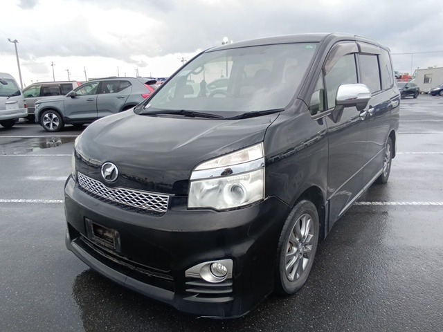 TOYOTA VOXY photo 2