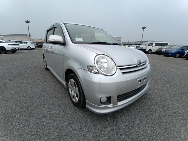 TOYOTA SIENTA 2010
