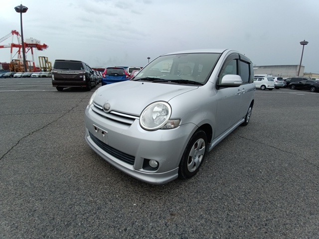 TOYOTA SIENTA photo 2