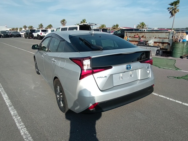 TOYOTA PRIUS photo 3