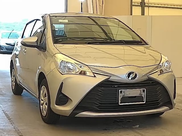 TOYOTA VITZ 2017