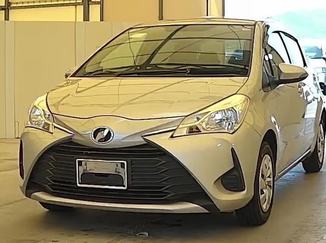 TOYOTA VITZ photo 2