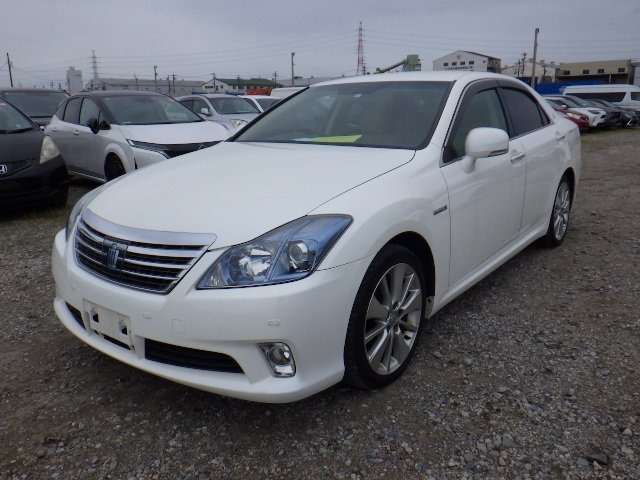 TOYOTA CROWN HYBRID photo 2