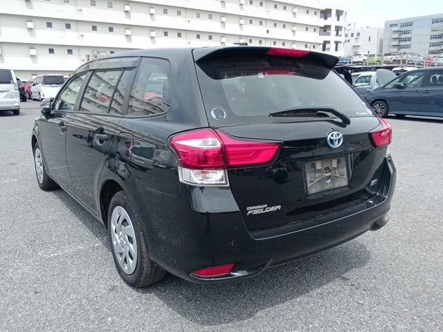 TOYOTA COROLLA FIELDER photo 3