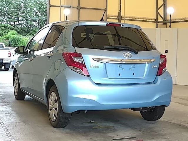 TOYOTA VITZ photo 3