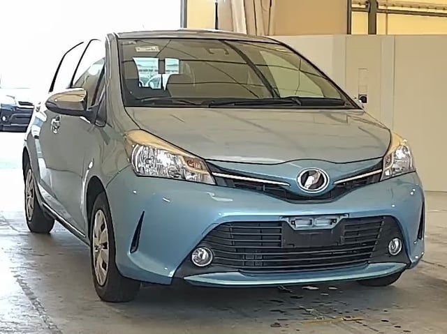 TOYOTA VITZ 2015