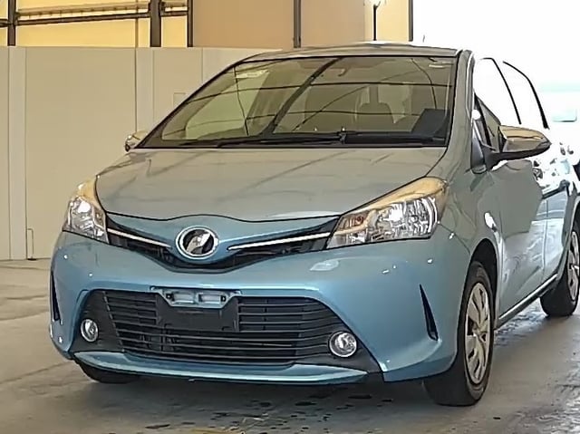 TOYOTA VITZ photo 2
