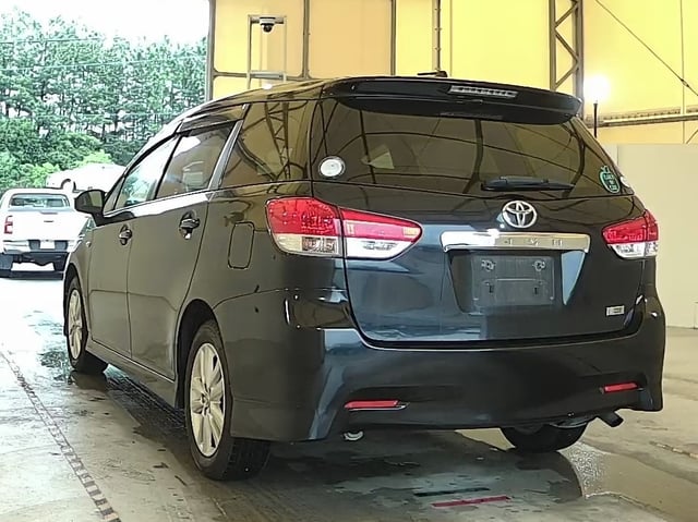 TOYOTA WISH photo 3