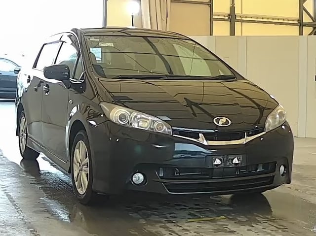 TOYOTA WISH 2010