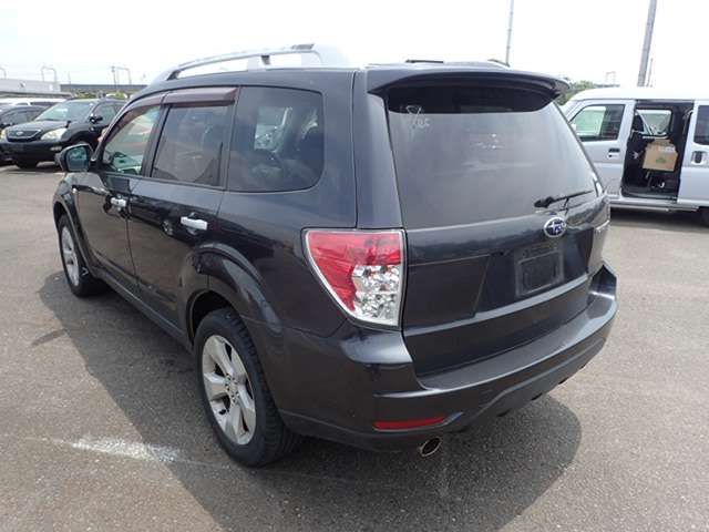SUBARU FORESTER photo 3