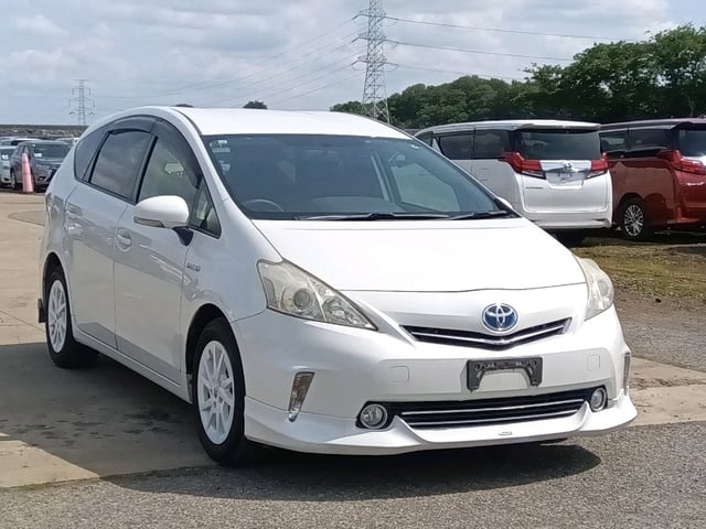 TOYOTA PRIUS ALPHA 2012