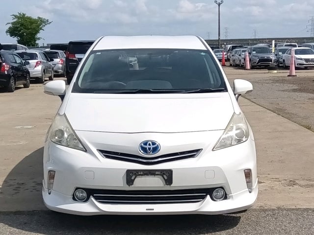 TOYOTA PRIUS ALPHA photo 2