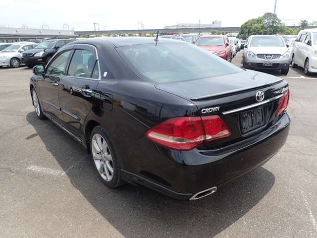 TOYOTA CROWN photo 3